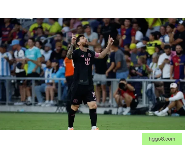 助教看开心了：梅西训练随意一脚轰出世界级任意球名场面经典瞬间